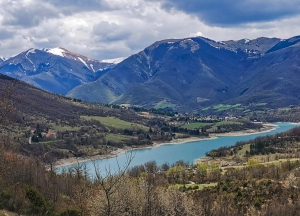 Ai confini del Parco: vista panoramica sul Lago di Fiastra e Monte Fiegni