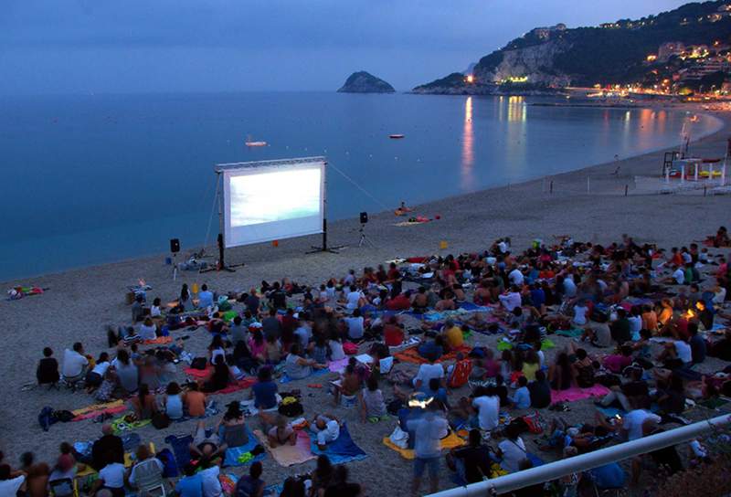 Torna martedì 30 luglio l'appuntamento con il cinema sulla spiaggia di Bergeggi