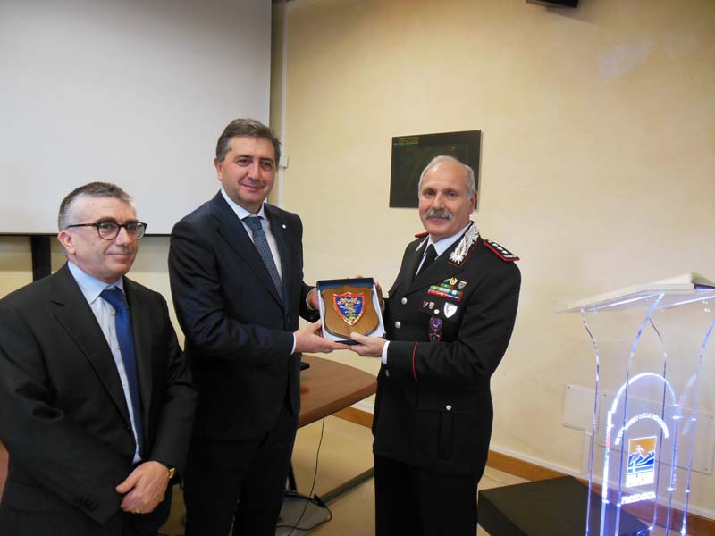 Il generale Antonio Ricciardi in visita alla sede del Parco Appennino Lucano. Consegnate 6 auto al CTCA