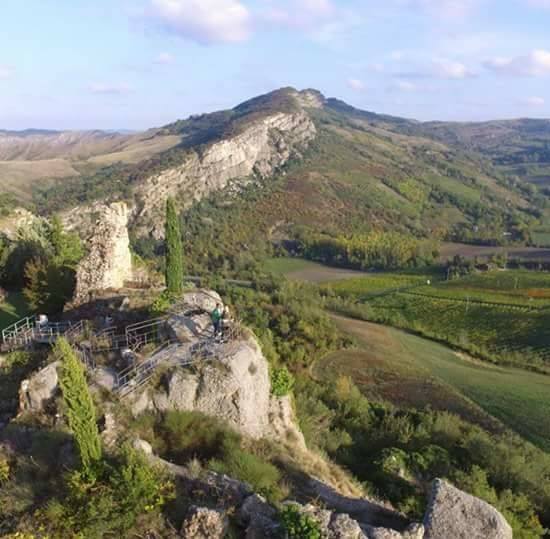 Passeggiate nel Parco: due passi attorno al paese di Tossignano tra la Rocca medievale e la Riva di S.Biagio