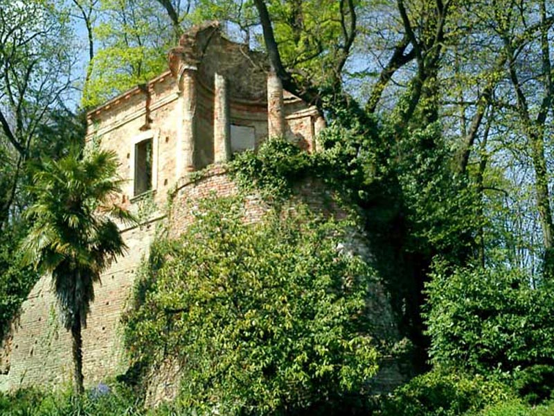 (11468)The nymphaeum in the park of Brusasco Castle