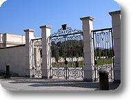 Il cancello del mausoleo