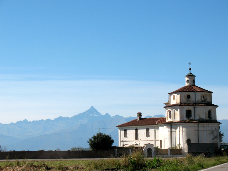Il Santuario del Valinotto, il Monviso e le Alpi Cozie