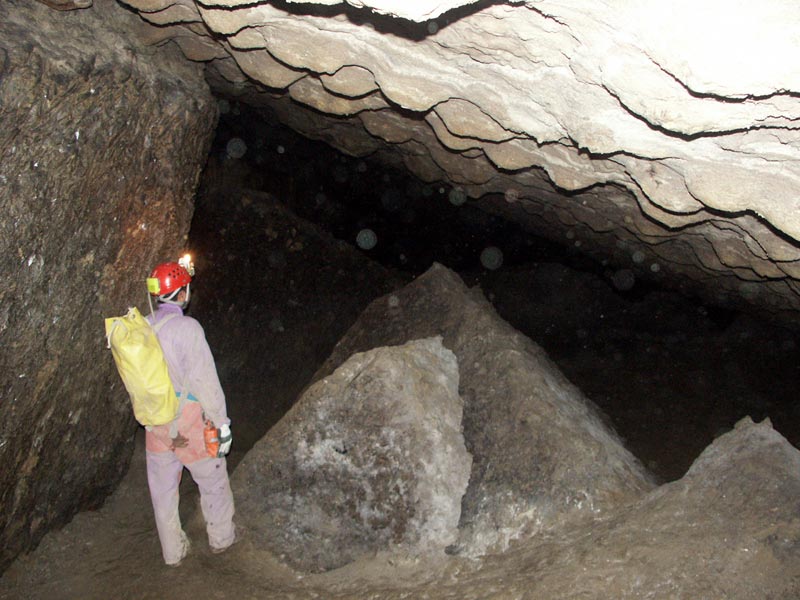 Erkundung der Grotte der Spipola