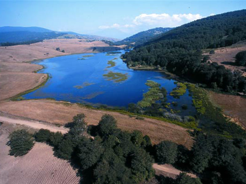 Vue aérienne du lac Biviere de Cesarò