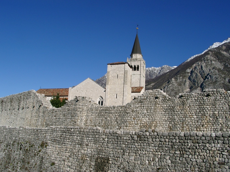  Duomo e mura di Venzone