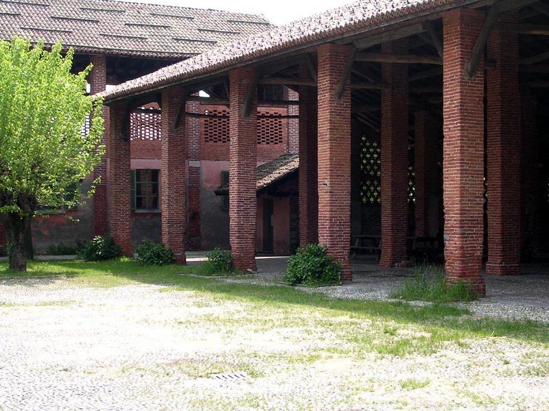 Courtyard and bridge house of Cascina Casone