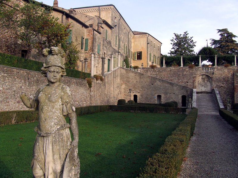 Volta Mantovana, Palazzo Gonzaga