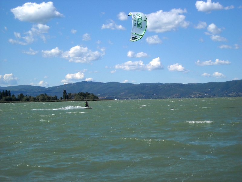 Schüler and der Kitesurfschule a.s.d. di San Feliciano - Lago Trasimeno
