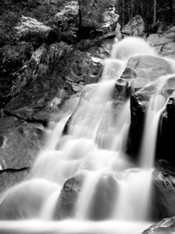 Die Wasserfälle des Stroms Badignana