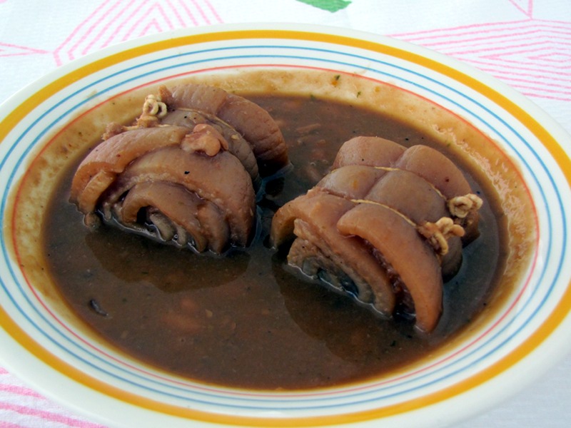 Prejvi or quajette cut in halves and cooked in tufeja with beans
