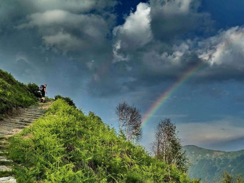 Regenbogen über Alm Pra