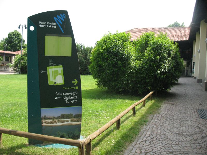 Path to the Congress Hall of Cascina Le Vallere
