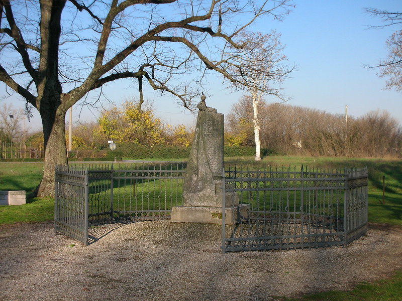 Monumento a Pietro Fortunato Calvi, particolare