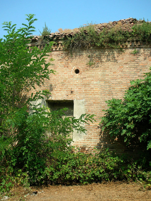 (19253)Lunetta Fossamana, detail of the tholobate on the rear side of the fortress
