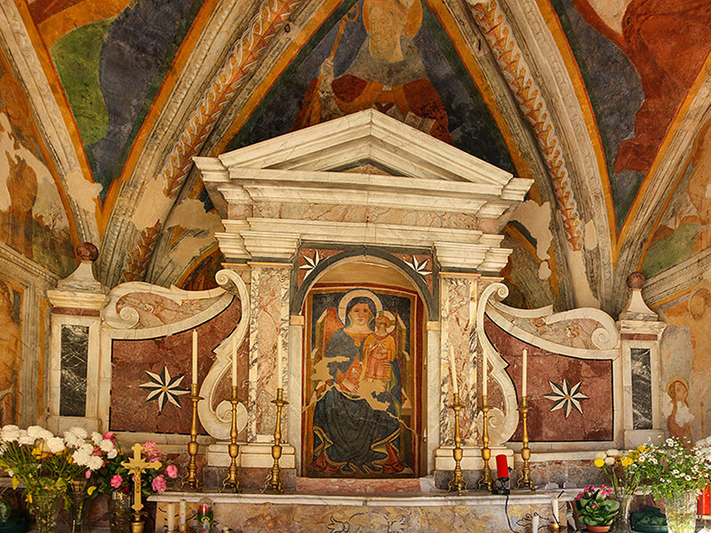 (22887)Little Temple of Madonna del Riposo: altar with Madonna del Riposo