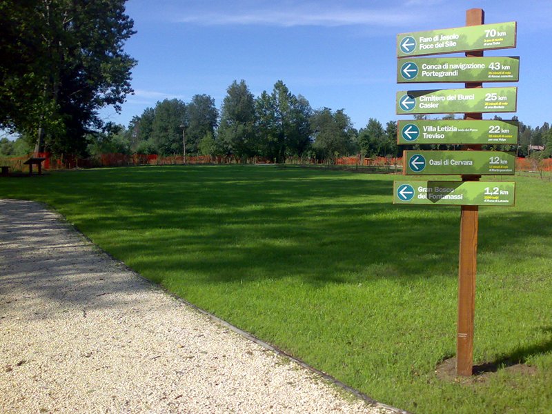 Porta dell'Acqua and Botanical Garden