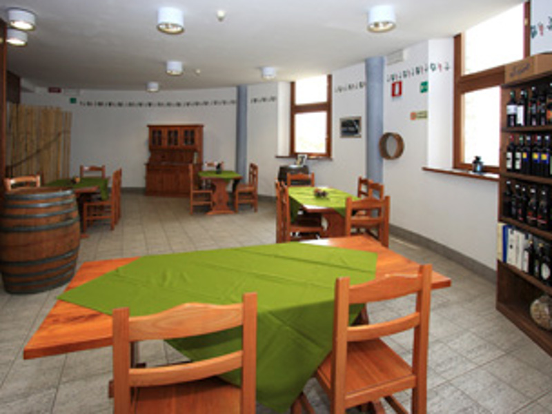 Cantina del ristorante all'interno del centro visite Gradina dove si svolgono eventi di degustazione di prodotti tipici