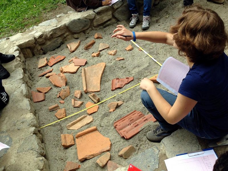Laboratorio di scavo archeologico simulato