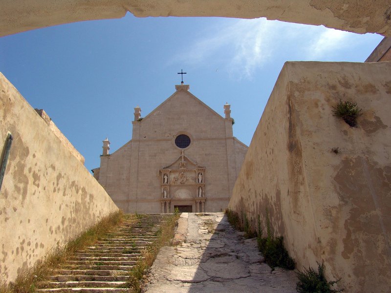 Santa Maria a Mare Abbey, façade
