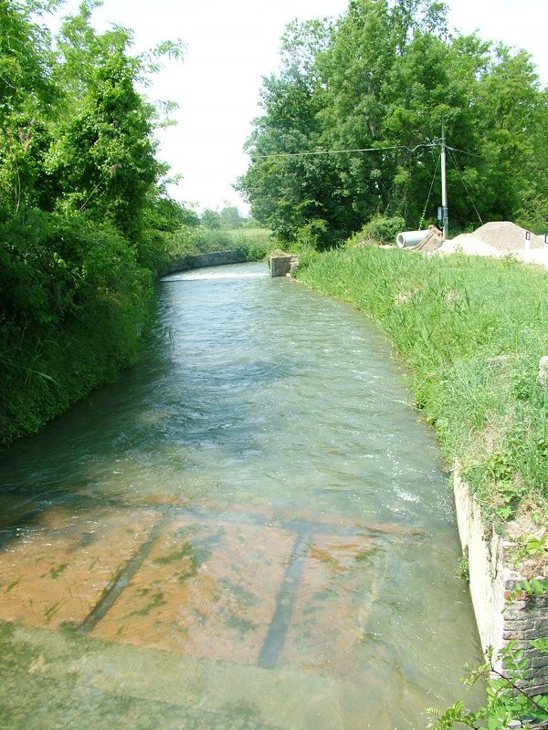 Un canale di derivazione delle acque del Trebbia
