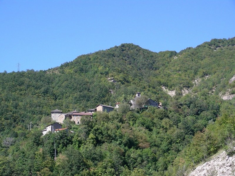 Roccaferrara: stone and nature (Val Parma)