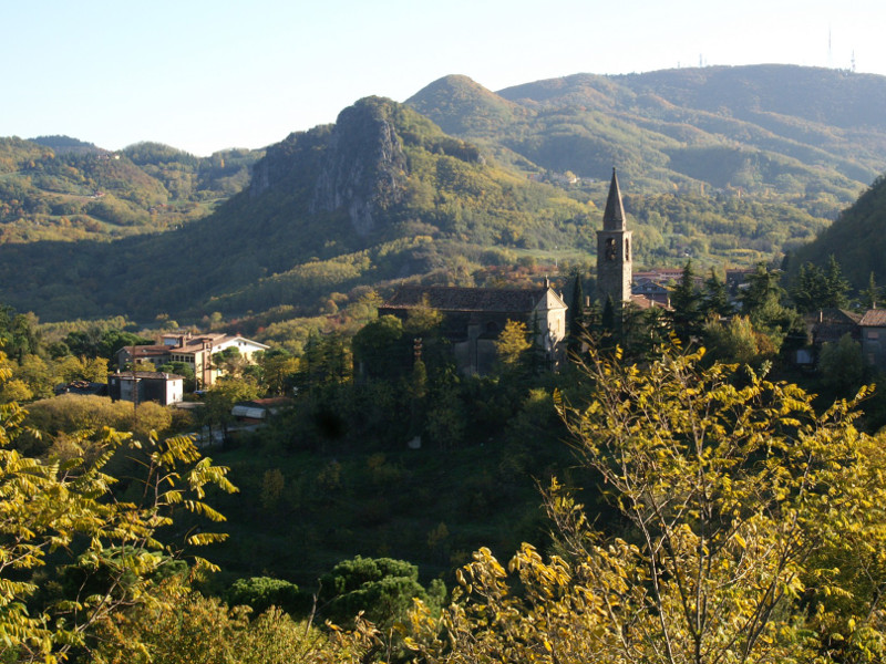 Panorama di Teolo con Rocca Pendice