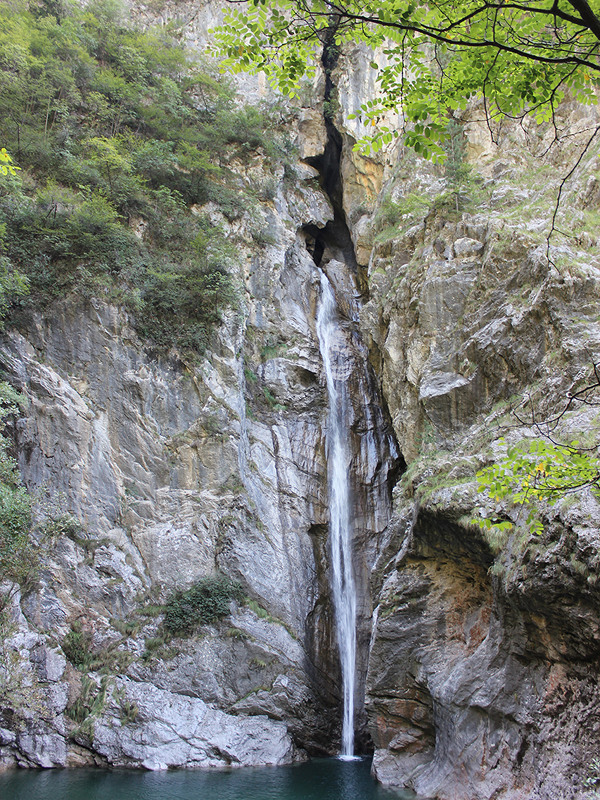 La magnifica cascata del torrente Palvico in Valle del Chiese
