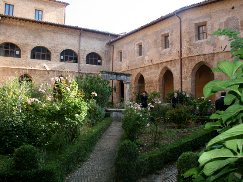 Chiostro - Monastero di Santa Scolastica