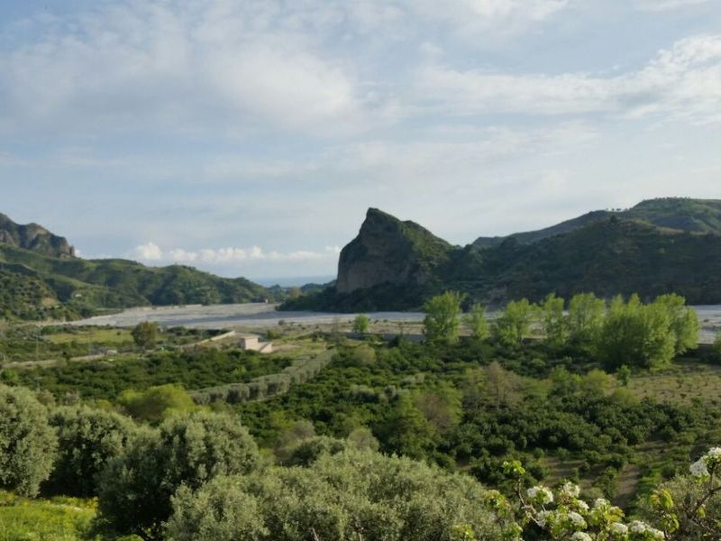 FOTO 2: Geosito Rocca di Lupo e Geosito Fiumara Amendolea, Condofuri 