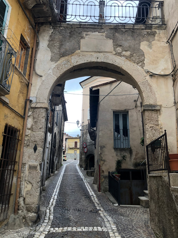 Cencio Gate, also called Reale or delle Manare