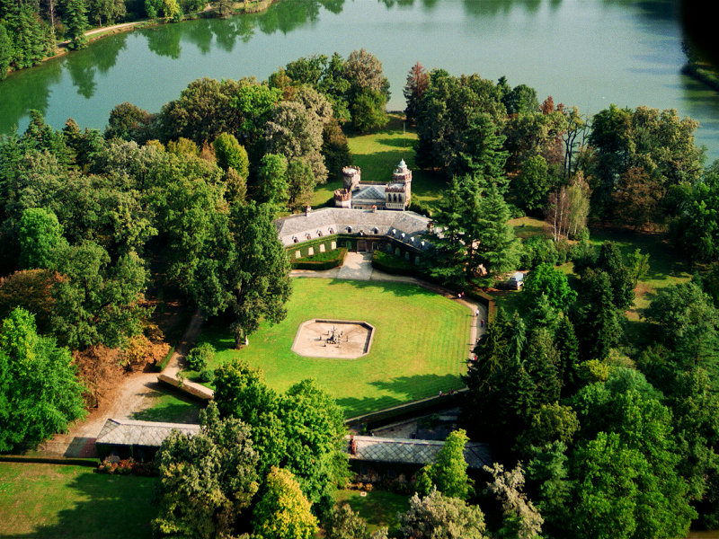 Castle of the Lakes