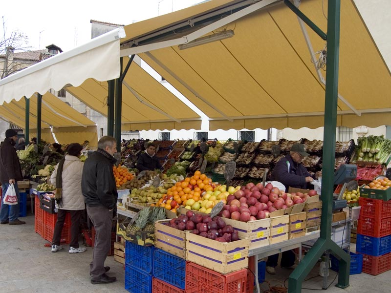 Mercato in Piazzetta San Parisio a Treviso