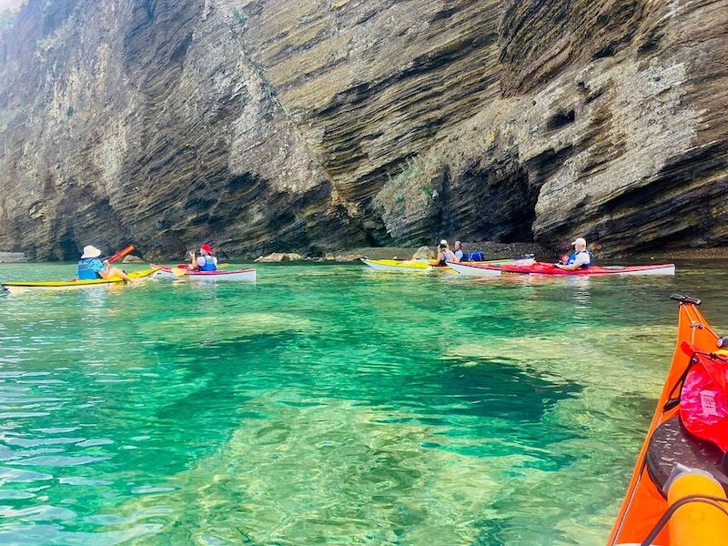 Kayak geologico con esperto lungo la costa nord