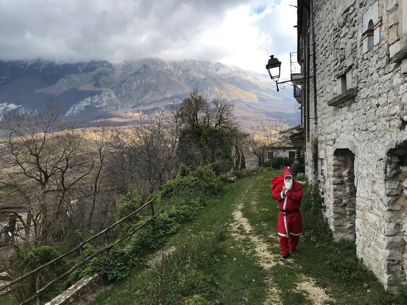 Babbo Natale nel bosco e pranzo in montagna in Abruzzo