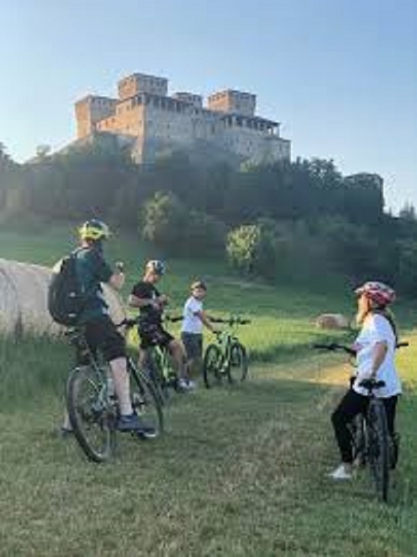 Una biciclettata e un castello in Primavera