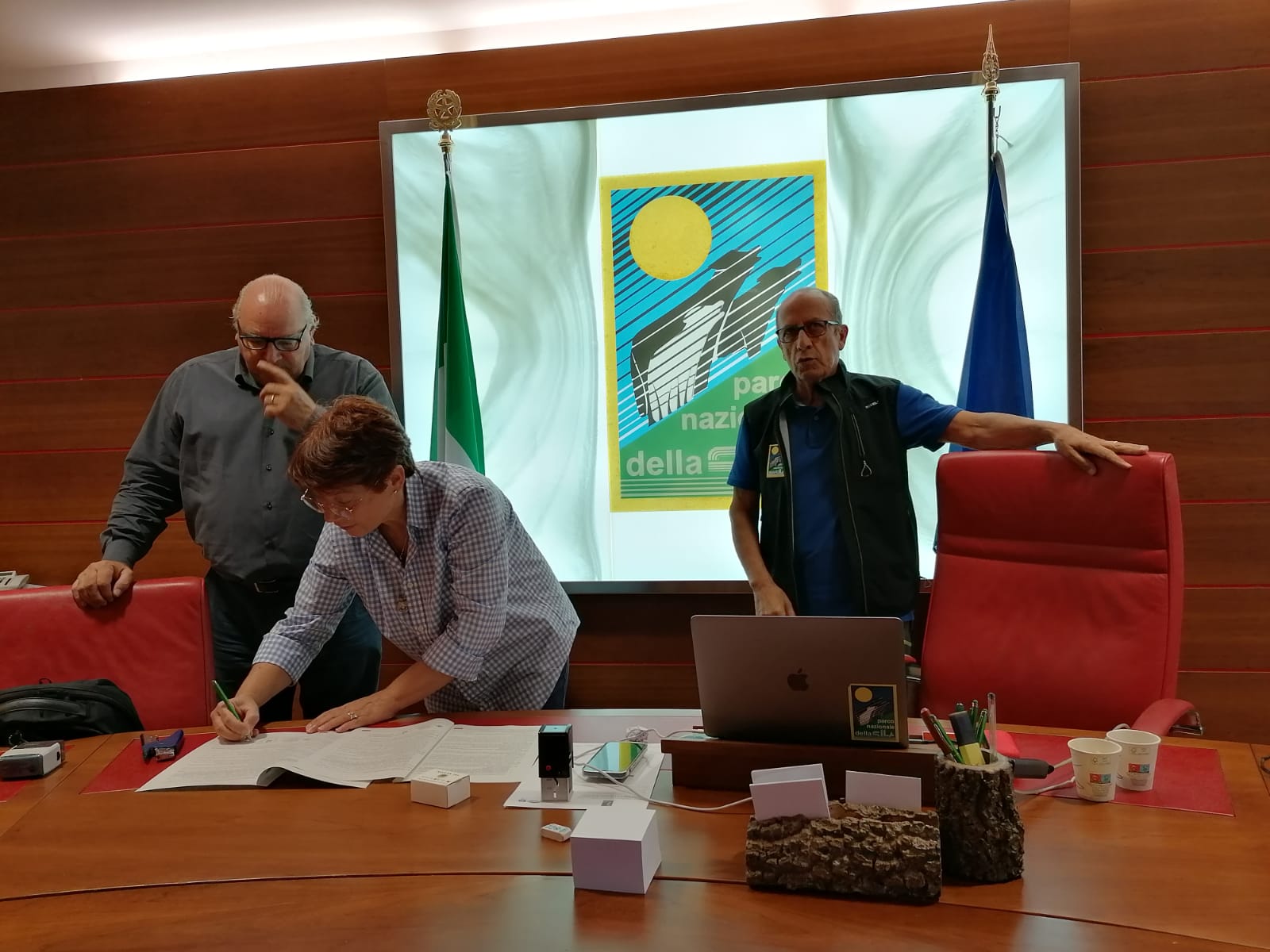 Firmata nella mattinata di ieri la Convenzione di finanziamento tra l'Ente Parco Nazionale della Sila ed il GAL Kroton per il Progetto Pilota 'Il Pastore Custode del Parco Nazionale della Sila Annualità 2022'