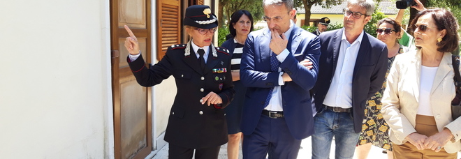 Intimidazione ai carabinieri, ministro Costa al Parco del Circeo: 'Lo Stato c'è, nessuno spazio ai criminali'