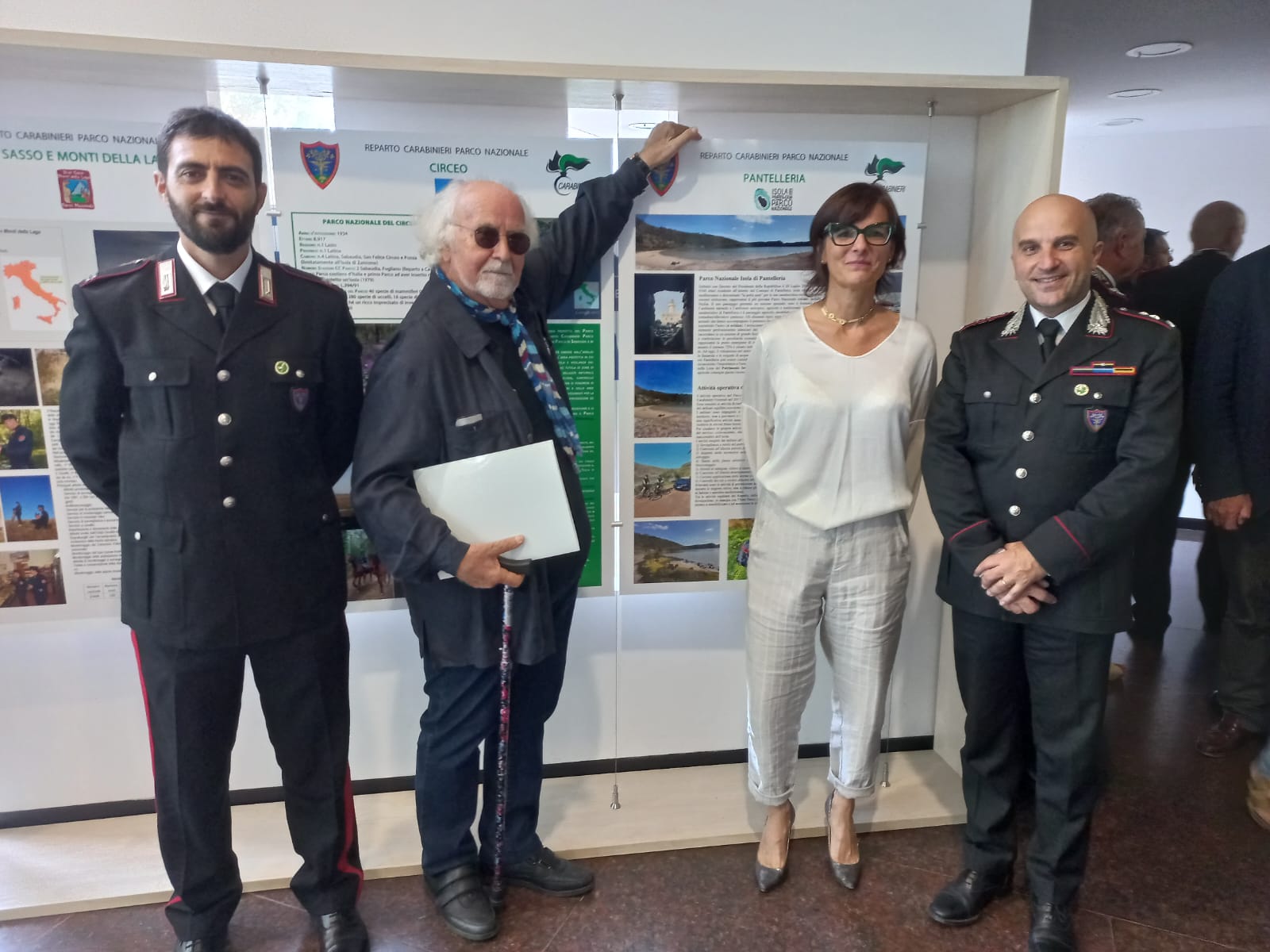Il comandante Marchetta dei carabinieri forestali di Pantelleria e il maresciallo Grillo con il commissario dell'Ente Parco Italo Cucci e la direttrice Sonia Anelli