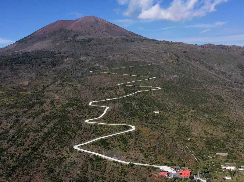 Sentiero n°6 'La Strada Matrone': riprese le visite al Cratere del Vesuvio grazie alla collaborazione con il Reparto Biodiversità dei Carabinieri Forestali