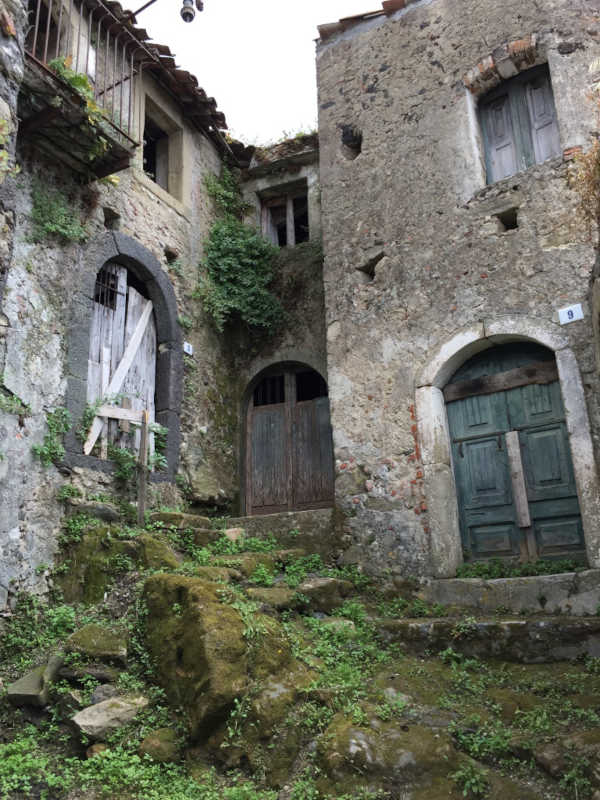 Récupération du centre historique dans l'un des plus beaux villages d'Italie, dans le Parc de l'Alcantara