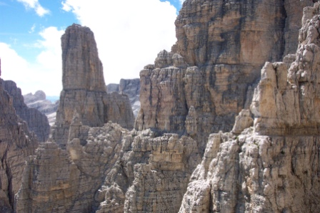 La roccia calcarea delle Dolomiti di Brenta
