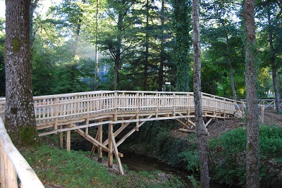 Ricostruito il ponte in legno davanti alla Certosa
