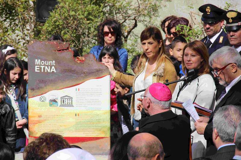 Parco dell'Etna: celebrata con una stele in pietra lavica l'iscrizione dell'Etna nella World Heritage List del Patrimonio dell'Umanità Unesco