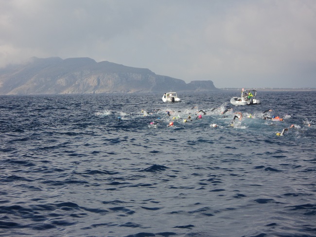 Un successo la sesta edizione della Egadi Swim race,  gara di nuoto tra Levanzo e Favignana, nonostante la corrente