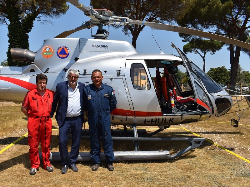 A San Rossore l'elicottero antincendio della Protezione Civile Regionale