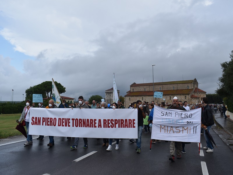 Manifestazione a San Piero: «fermare le maleodoranze»