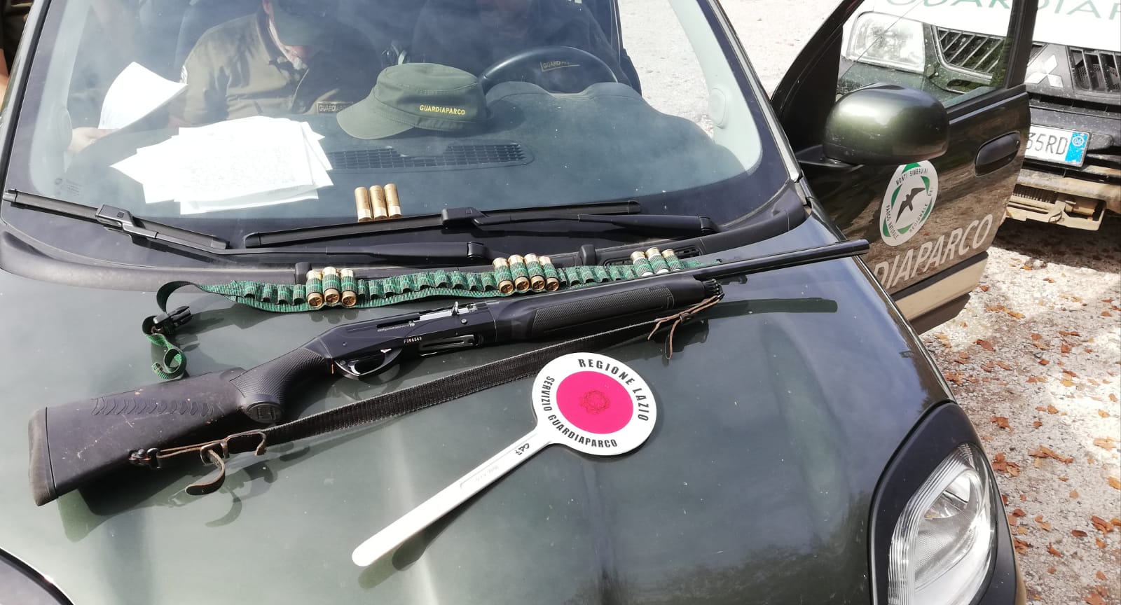 Parco Naturale Regionale dei Monti Simbruini: i Guardiaparco intercettano due persone armate di fucile