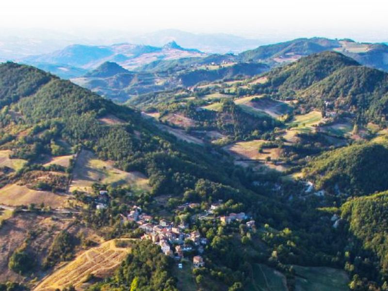 Sabato 30 novembre a Canossa il convegno 'Un progetto per il Paesaggio protetto Collina Reggiana-Terre di Matilde: idee per la tutela attiva del paesaggio rurale'.
