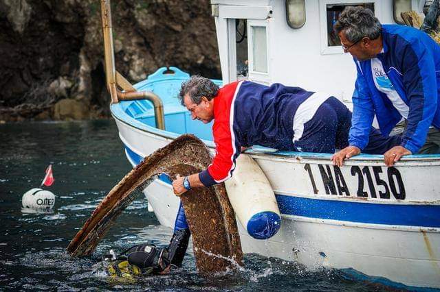 Legge Salvamare sperimentata in Campania:​ raccolte 19​ tonnellate di rifiuti nelle reti da pesca